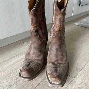 Corral Cowboy/Cowgirl Boots